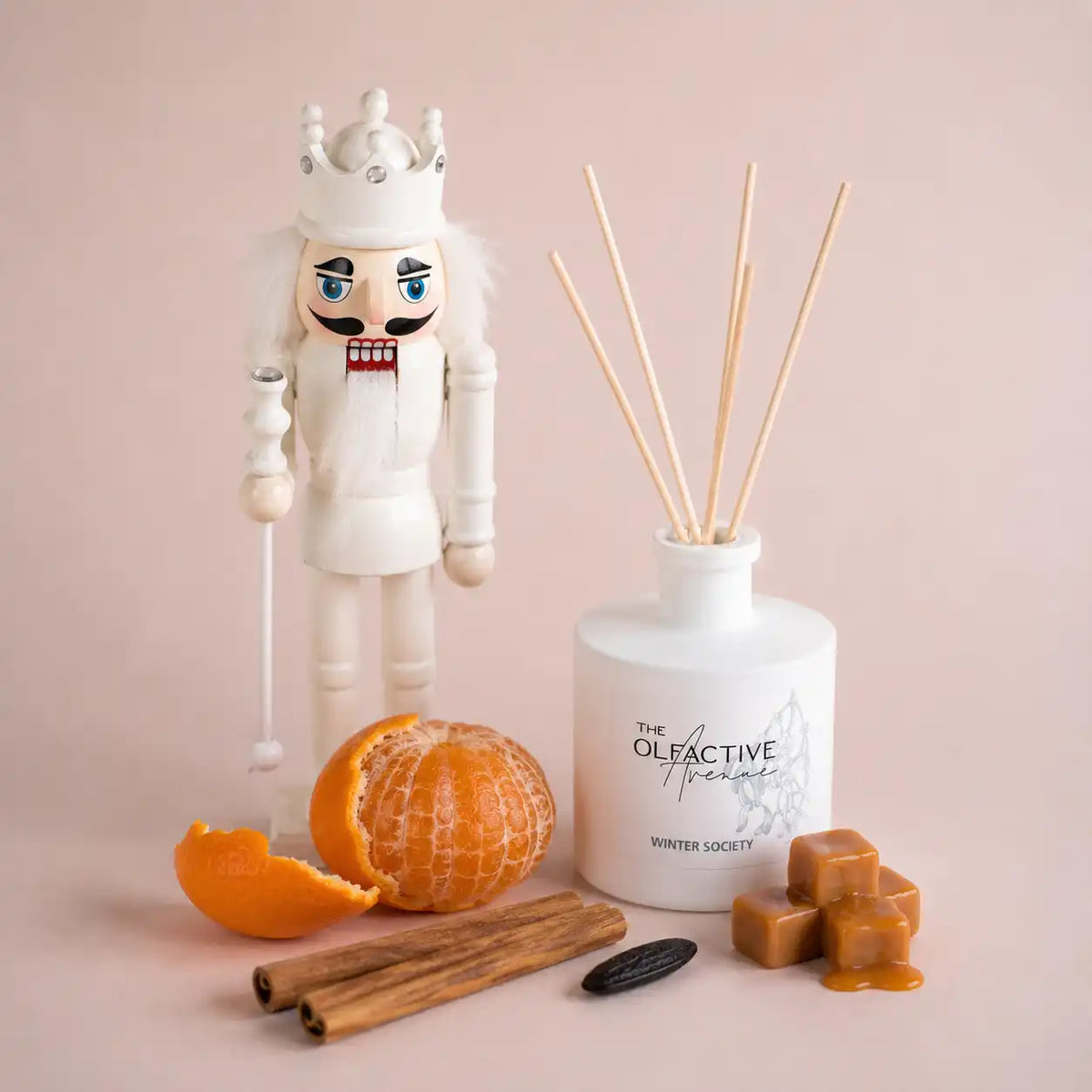 Raumdiffuser Winter Society von The Olfactive Avenue — mit Mandarine, Zimt und Duft aus Grasse