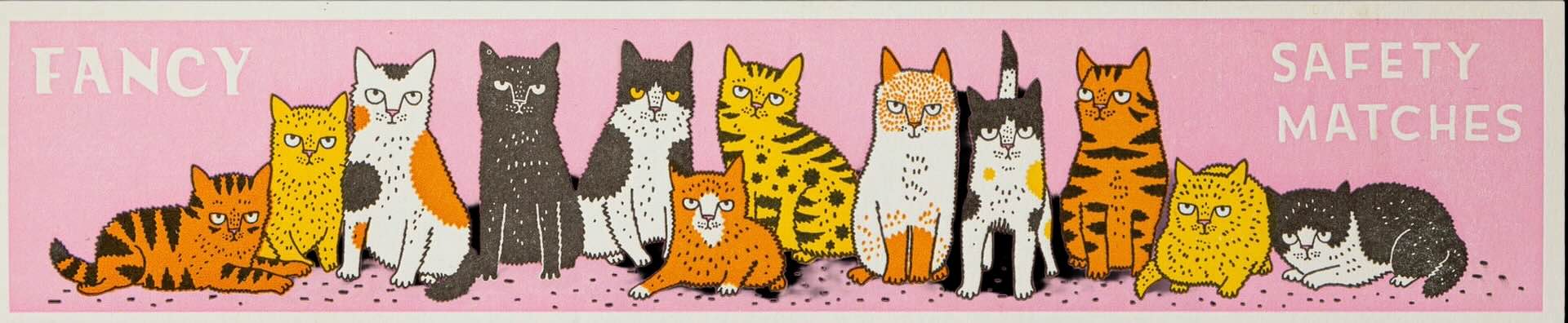 Lange Matchbox „Fancy Cats“ in Pink – 12 Katzen nebeneinander, Schriftzug „FANCY SAFETY MATCHES“, breite Frontansicht.