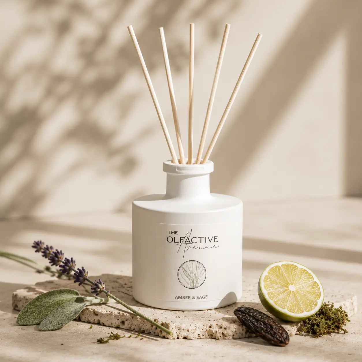 Raumdiffuser Amber & Sage von The Olfactive Avenue — mit Salbei, Lavendel, Zitrus und Duft aus Grasse