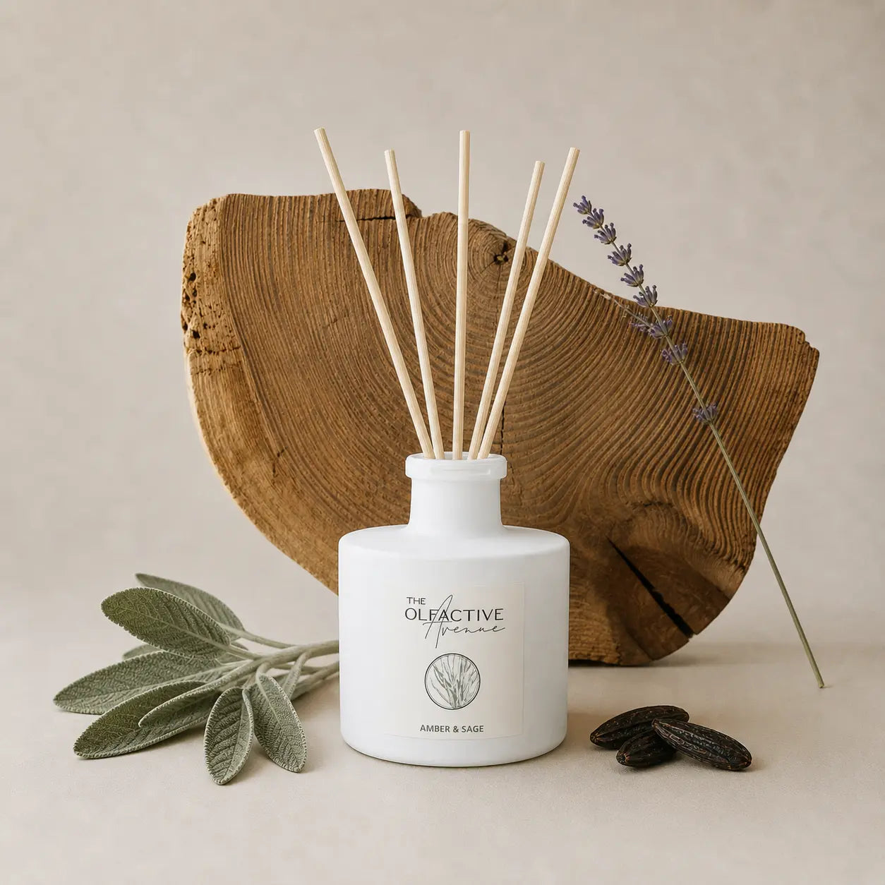Raumdiffuser Amber & Sage von The Olfactive Avenue — mit Salbei, Holz und Duft aus Grasse