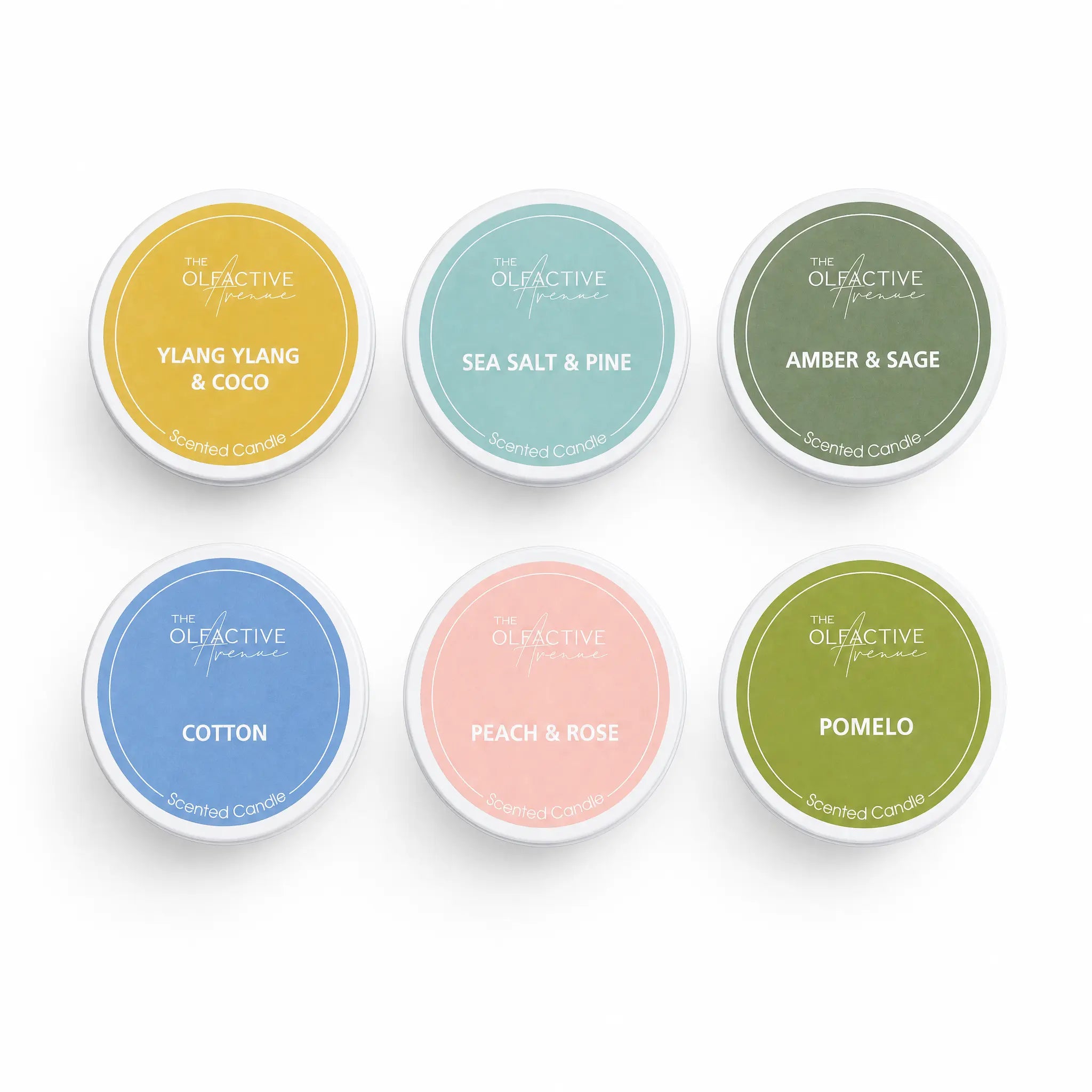 Travel Candle Bundle von The Olfactive Avenue mit sechs Mini Duftkerzen: Ylang Ylang & Coco, Sea Salt & Pine, Amber & Sage, Cotton, Peach & Rose und Pomelo. Das Set eignet sich als Duftkerzen Geschenkset zum Kennenlernen mehrerer hochwertiger Raumdüfte.