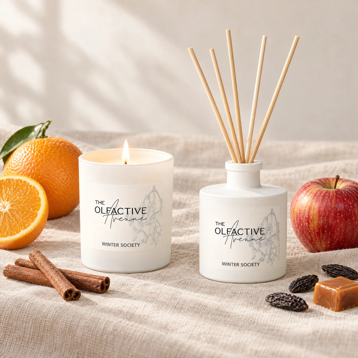 Winter Society Duftnoten – Orange, Zimt, Apfel, Tonkabohne und Karamell neben Duftkerze und Raumduft, The Olfactive Avenue [KI]